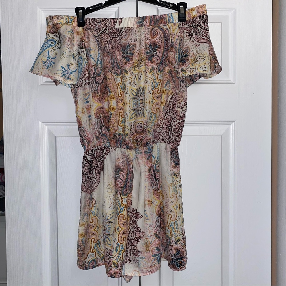 Patterned Romper - Picture 1 of 6